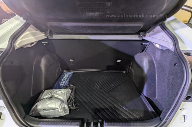 Basalt boot space Image - 8606